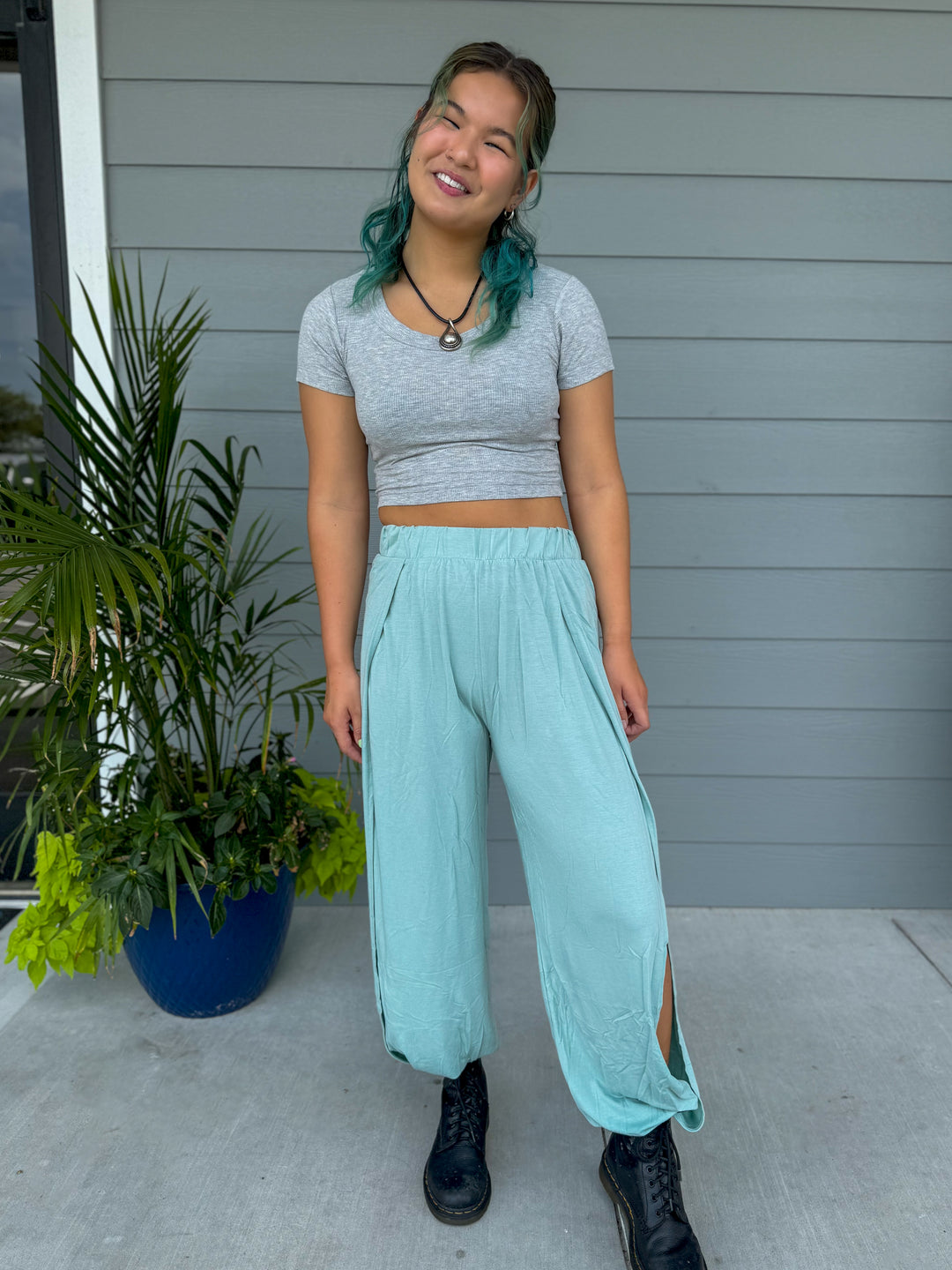 Dream Jeannie Slit Side Pants ✨