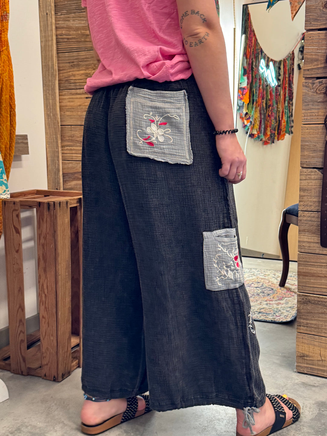 Flower Embroidery Elastic Waist Multi Pocket Pants - Black