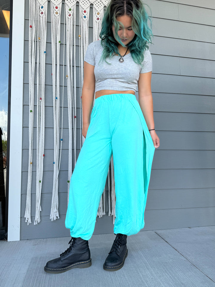 Dream Jeannie Slit Side Pants ✨