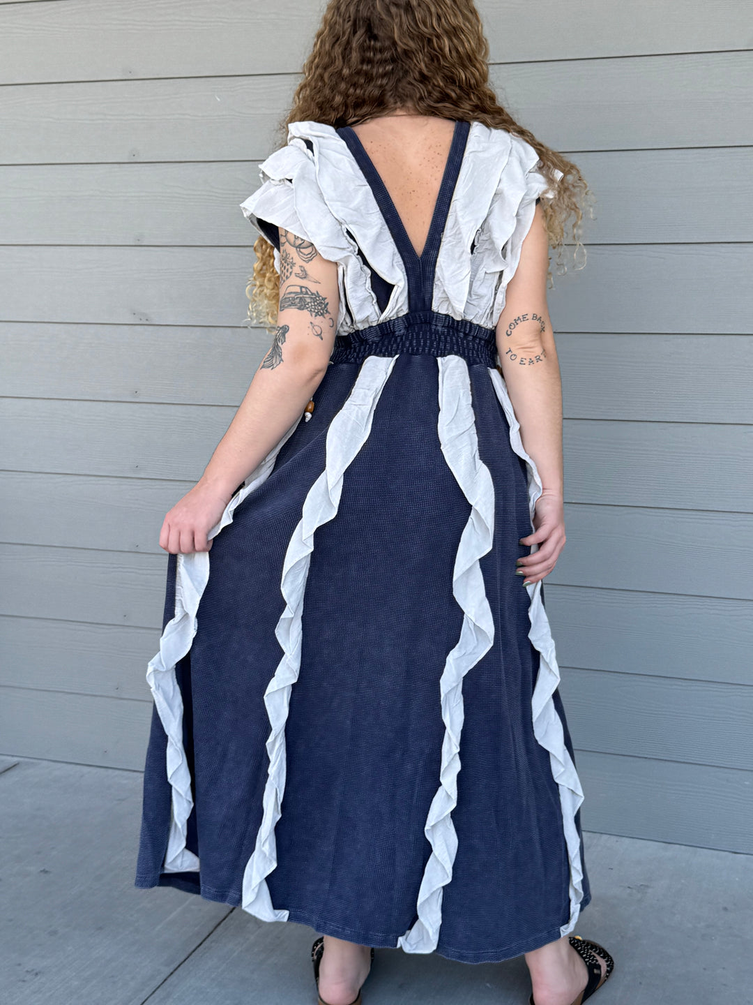 SOFT TIERED RUFFLE V-NECK MAXI DRESS