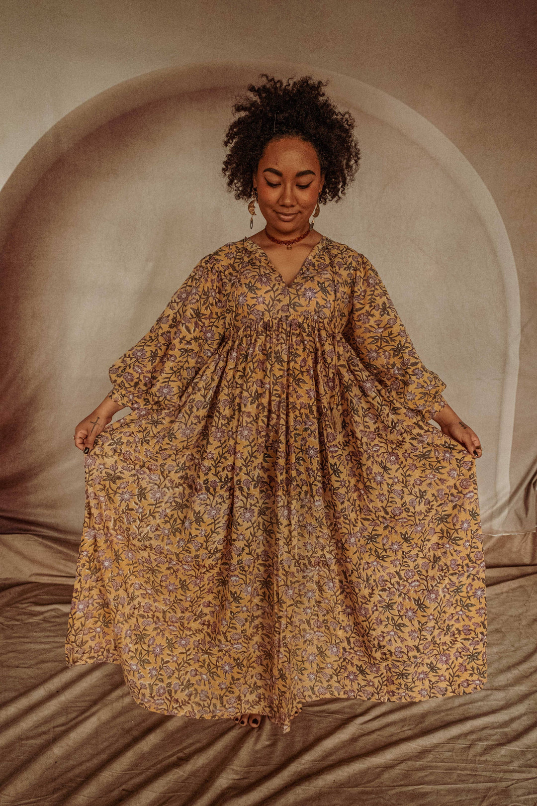 marlowe maxi dress Marlowe Purple Gathered Sleeve Printed Maxi Dress