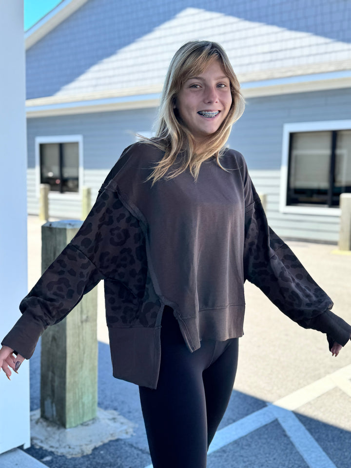 Cheetah Sleeved Sweatshirt in Chocolate
