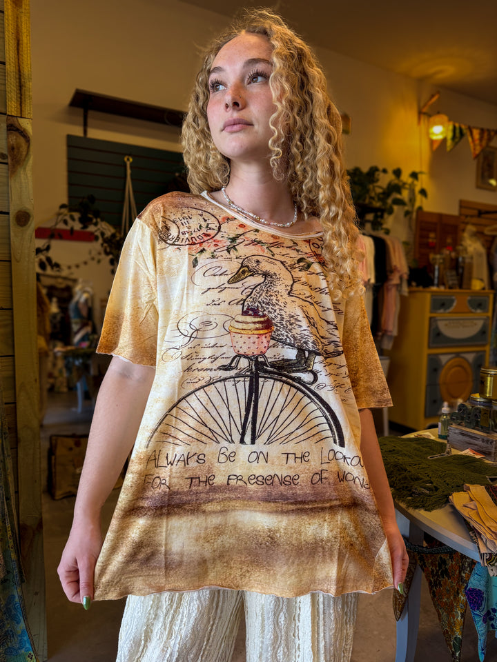 Goose Wonder Graphic Tee - Paper Lace