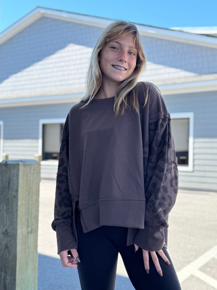 Cheetah Sleeved Sweatshirt in Chocolate