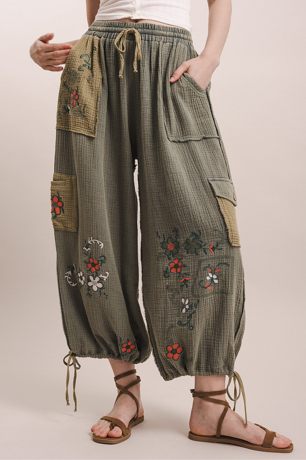 Flower Embroidery Elastic Waist Multi Pocket Pants