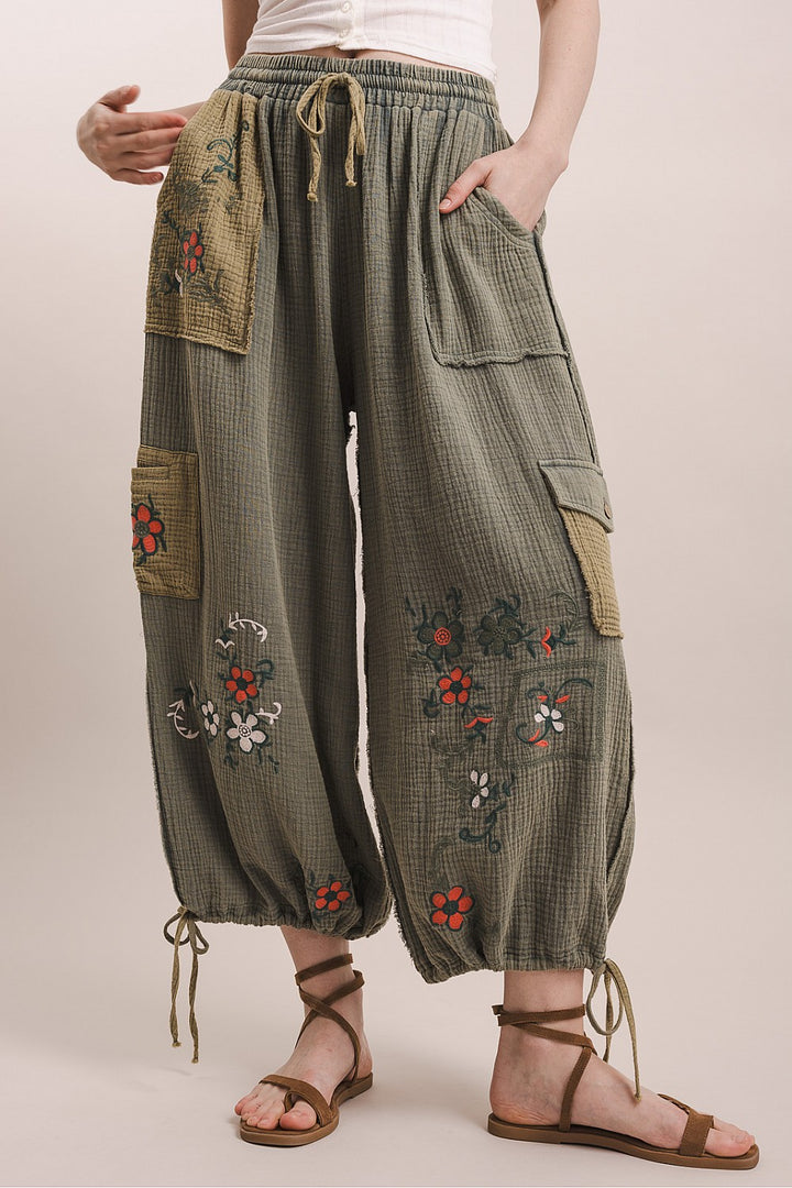 Flower Embroidery Elastic Waist Multi Pocket Pants