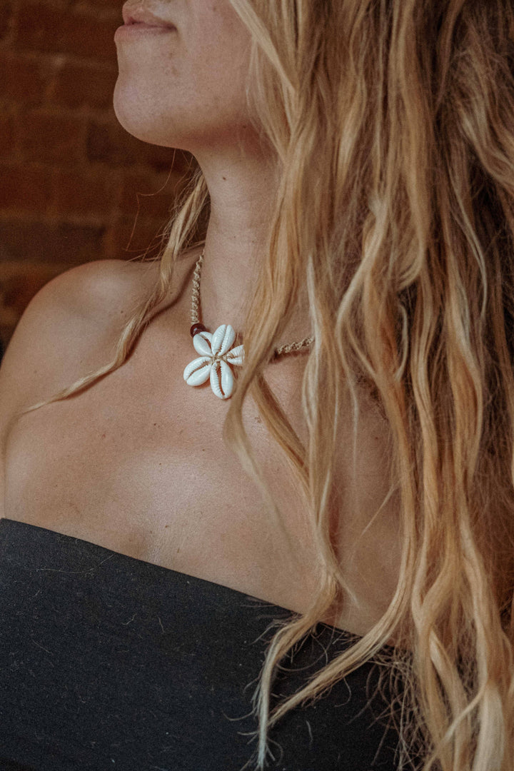 Beachy Boho Shell Flower Necklace, Macrame Coastal Jewelry