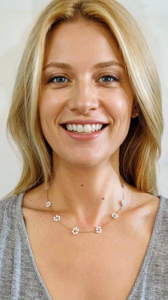 White Daisy - 18K Gold Plated, Waterproof Necklace